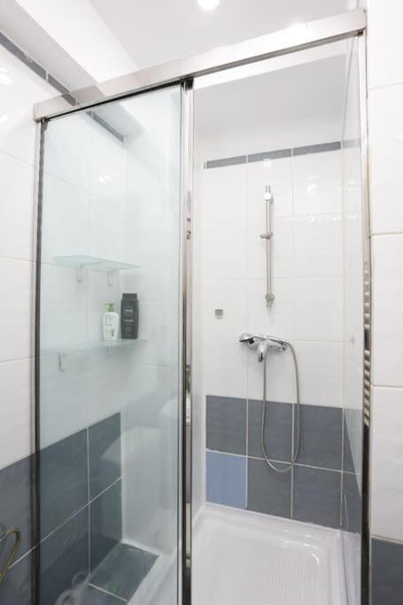 1 Bdrm Apartment In City Center بوخارست المظهر الخارجي الصورة