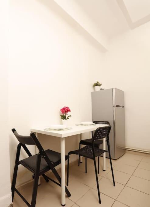 1 Bdrm Apartment In City Center بوخارست المظهر الخارجي الصورة