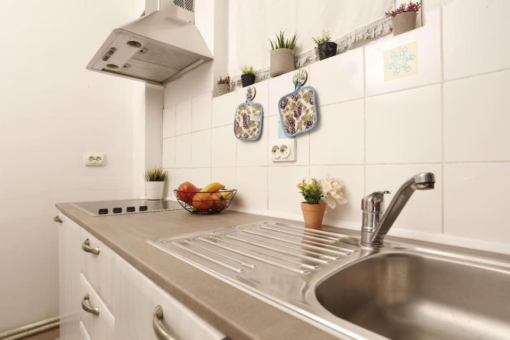 1 Bdrm Apartment In City Center بوخارست المظهر الخارجي الصورة