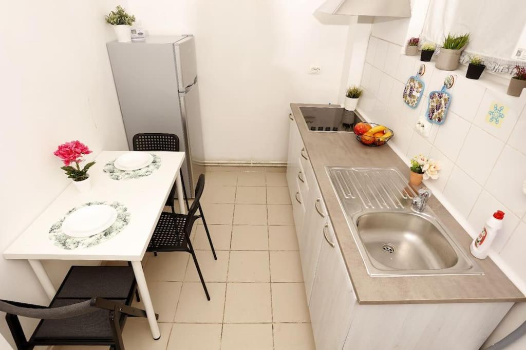 1 Bdrm Apartment In City Center بوخارست المظهر الخارجي الصورة